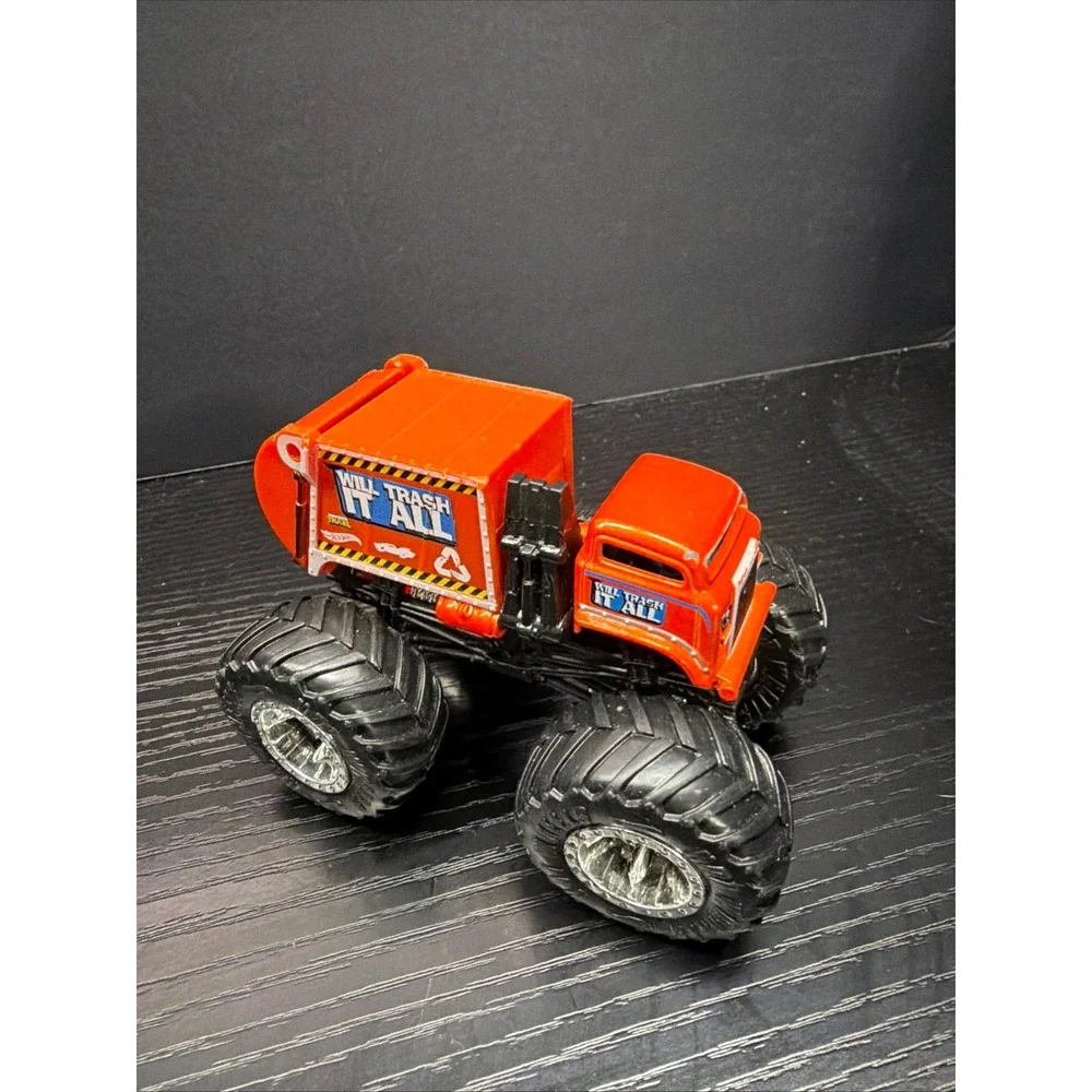 Hot Wheels Monster Trucks Will Trash It All Orange Garbage Truck 1:64 Diecast